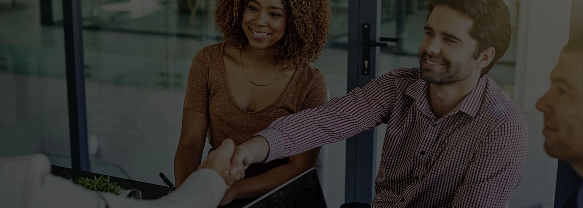 RESULTADOS OPERACIONAIS COMPROVADOS EM DIFERENTES SEGMENTOS